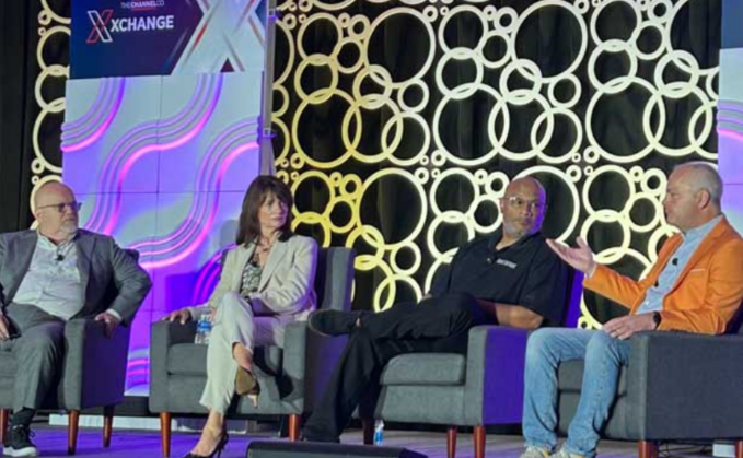 Blaine Raddon (li.), CEO von The Channel Company, zu der CRN gehört, diskutierte auf der XChange in Nashville mit MSPs über den IT-Markt.