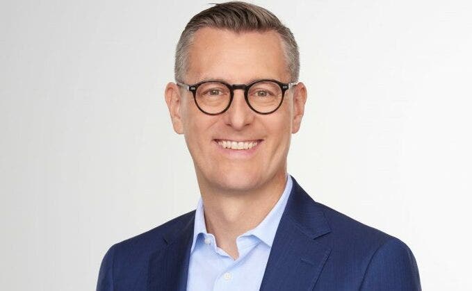 Ingram Micro Chef Alexander Maier freut sich über Microsoft-Auszeichung