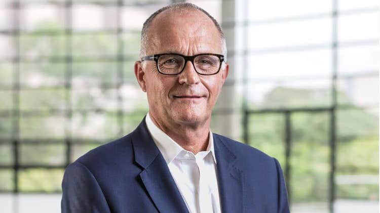 Ein Bild, das Menschliches Gesicht, Kleidung, Person, Lächeln enthält. Automatisch generierte Beschreibung