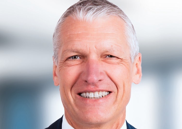 Ein Bild, das Menschliches Gesicht, Person, Lächeln, Vorderkopf enthält. Automatisch generierte Beschreibung