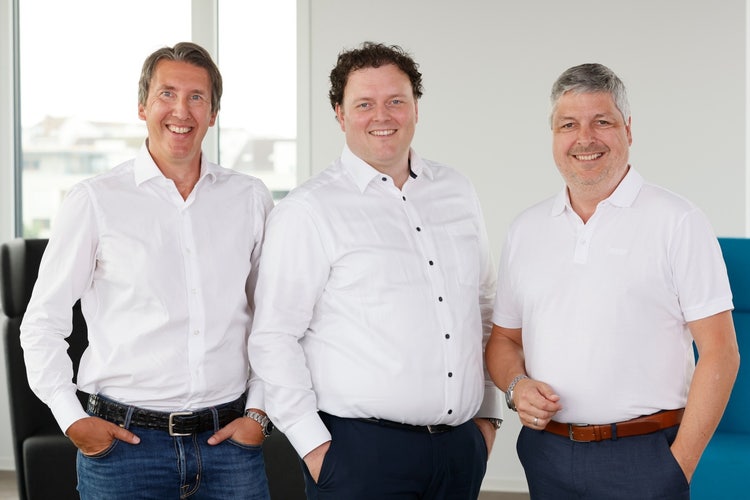 Ein Bild, das Person, Shirt, Menschliches Gesicht, Lächeln enthält. Automatisch generierte Beschreibung