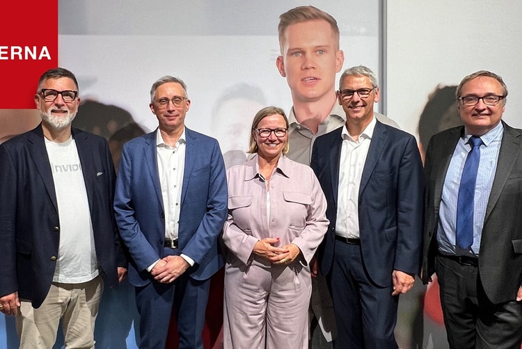 Ein Bild, das Kleidung, Person, Menschliches Gesicht, Anzug enthält. KI-generierte Inhalte können fehlerhaft sein.