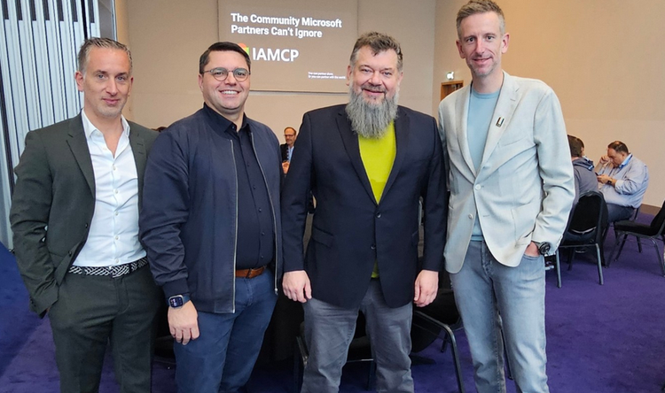 Ein Bild, das Kleidung, Person, Menschliches Gesicht, Anzug enthält. KI-generierte Inhalte können fehlerhaft sein.
