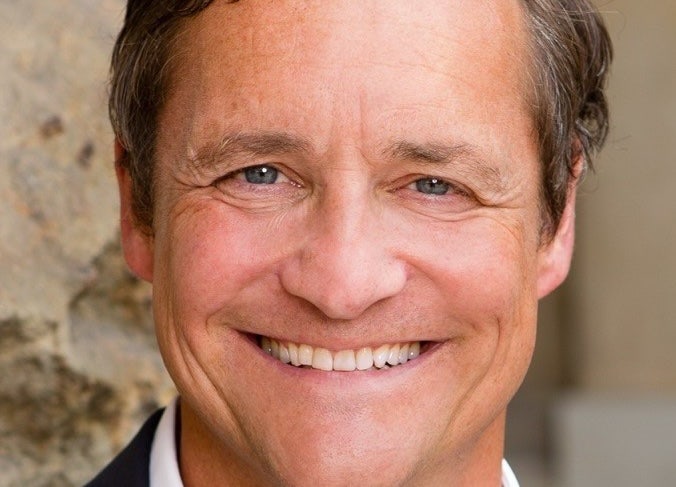 Ein Bild, das Menschliches Gesicht, Lächeln, Person, Vorderkopf enthält. KI-generierte Inhalte können fehlerhaft sein.