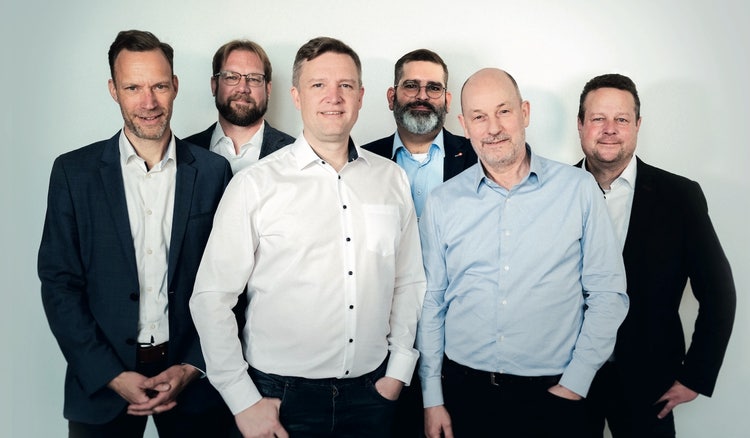 Ein Bild, das Person, Menschliches Gesicht, Shirt, Kleidung enthält. KI-generierte Inhalte können fehlerhaft sein.