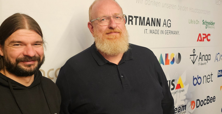 Ein Bild, das Menschliches Gesicht, Kleidung, Bart, Person enthält. KI-generierte Inhalte können fehlerhaft sein.