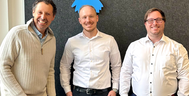 Ein Bild, das Person, Menschliches Gesicht, Shirt, Kleidung enthält. KI-generierte Inhalte können fehlerhaft sein.