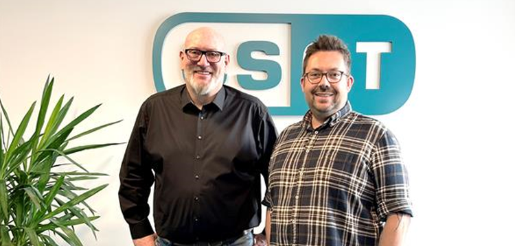 Ein Bild, das Kleidung, Person, Shirt, Menschliches Gesicht enthält. KI-generierte Inhalte können fehlerhaft sein.