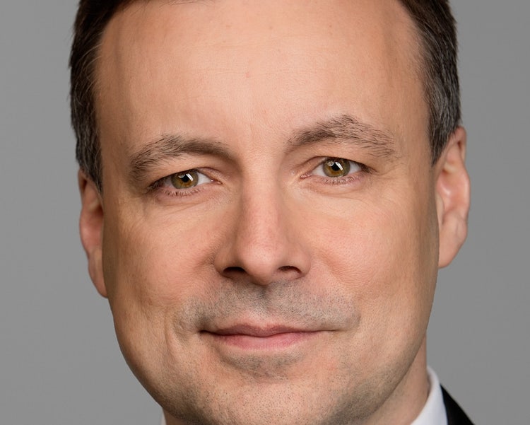 Ein Bild, das Menschliches Gesicht, Person, Vorderkopf, Augenbraue enthält. KI-generierte Inhalte können fehlerhaft sein.