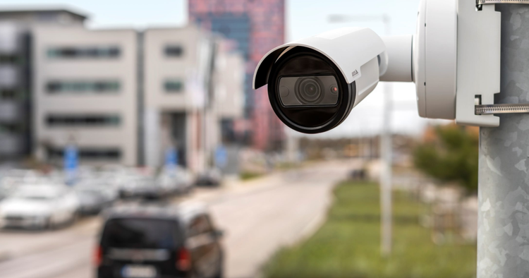 Ein Bild, das draußen, Gebäude, Verkehr, Landfahrzeug enthält. KI-generierte Inhalte können fehlerhaft sein.