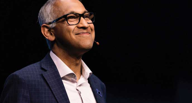 Ein Bild, das Menschliches Gesicht, Kleidung, Person, Shirt enthält. KI-generierte Inhalte können fehlerhaft sein.