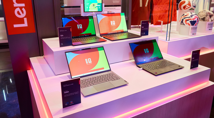 Ein Bild, das Im Haus, Computer, computer, Elektronisches Gerät enthält. KI-generierte Inhalte können fehlerhaft sein.