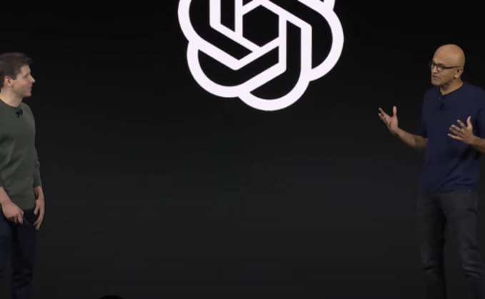Microsoft CEO Nadella (re.) hat OpenAI-Chef Sam Altman zu Microsoft geholt. Weitere OpenAI-Mitarbeiter sind wilkommen.