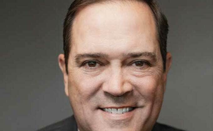 Ciscos CEO Chuck Robbins macht sich erstmal keine Sorgen, dass der Megadeal zwischen HPE und Juniper zu großen Veränderungen im Netzwerkmarkt führen wird, wie HPE betont.