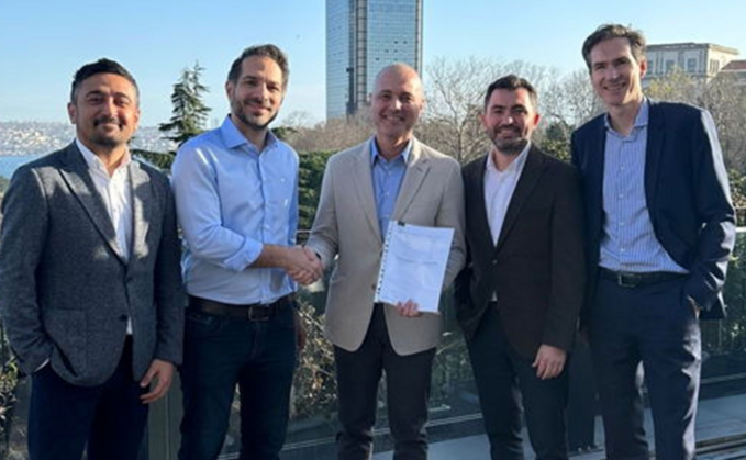 Brückenkopf für das europäische SAP-Geschäft von Adesso ist künftig die Türkei. Hier im Bild: : Caner Mülayim (Arteno), Burak Bari (Adesso Türkei), Mutlu Demiriz und Emre Topaler (beide Arteno) sowie Christoph Junge (Adesso SE), v.l.n.r.